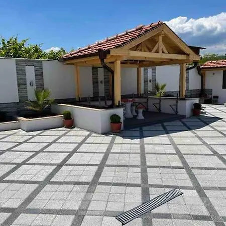 Boris House 5 Bed & Private Pool * Strumyani