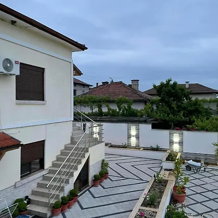 Boris House 5 Bed & Private Pool Strumyani