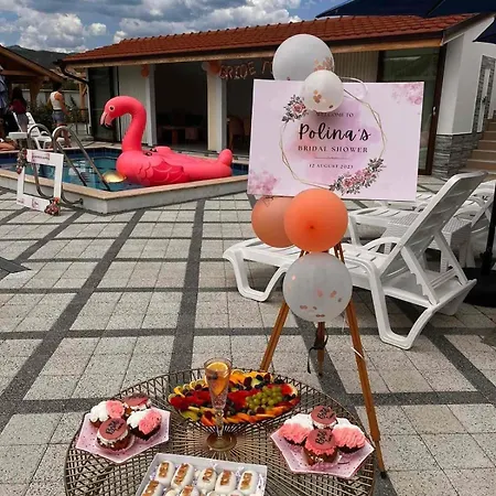 Boris House 5 Bed & Private Pool Vila