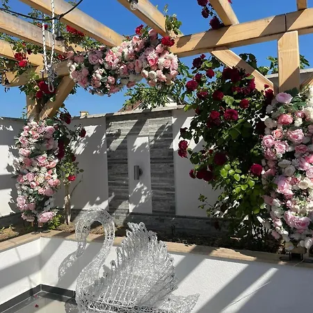 Boris House 5 Bed & Private Pool Villa *