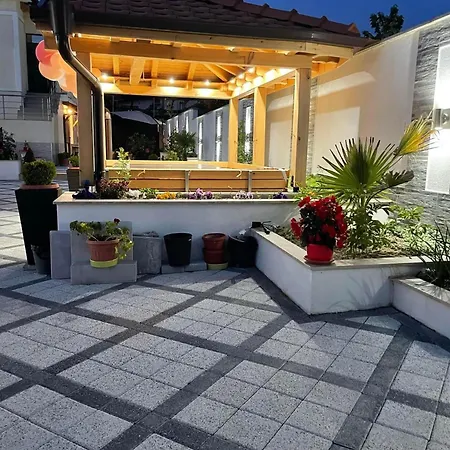 Boris House 5 Bed & Private Pool Vila