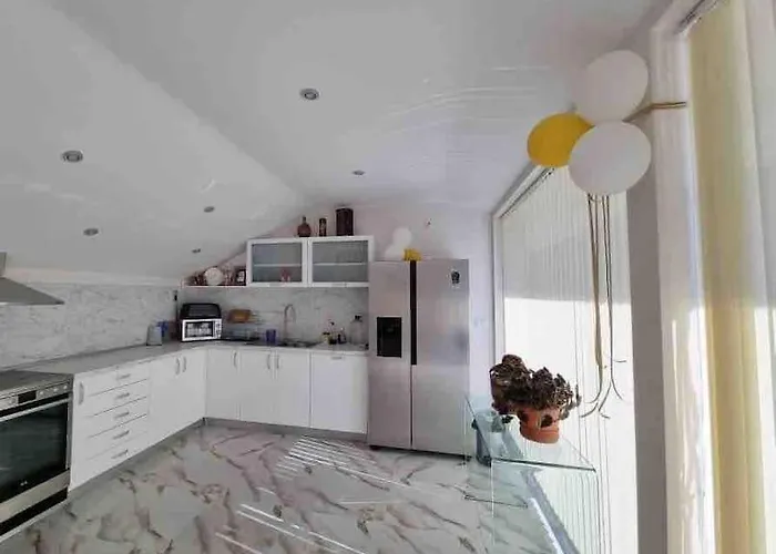 Boris House 5 Bed & Private Pool Villa *