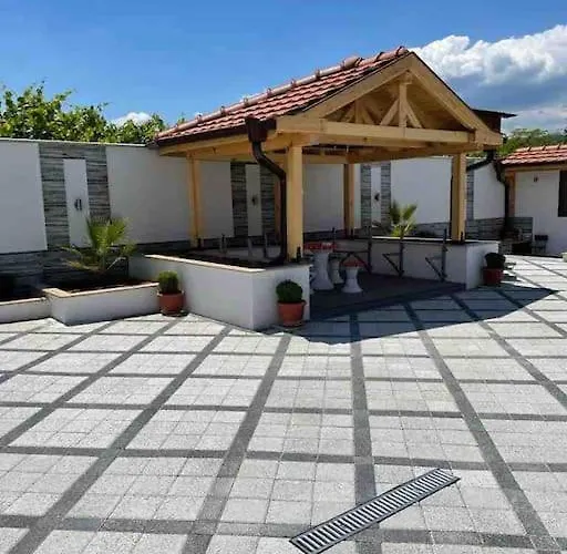 Boris House 5 Bed & Private Pool * Strumyani