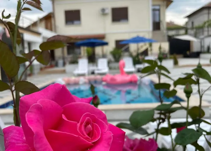 Boris House 5 Bed & Private Pool Villa *