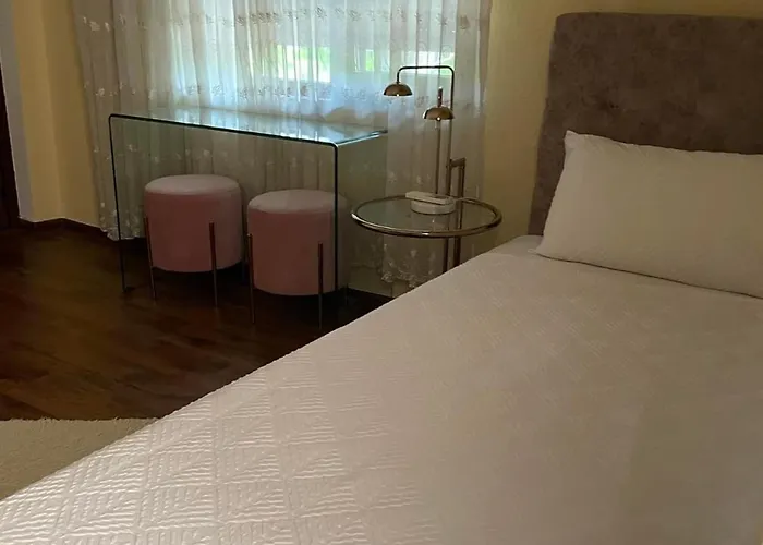 Boris House 5 Bed & Private Pool *