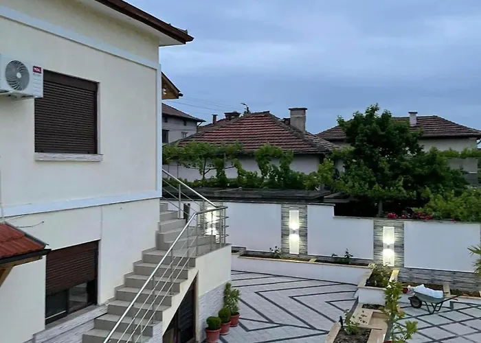 Boris House 5 Bed & Private Pool Strumyani